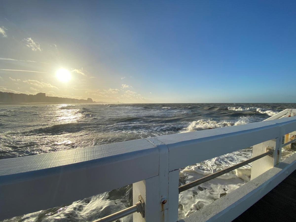 Seadream: Modern Beachside Retreat with Terrace Views Nieuwpoort Exterior photo