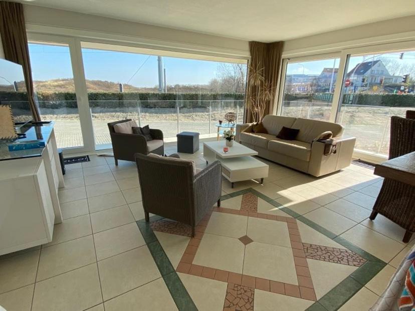 Seadream: Modern Beachside Retreat with Terrace Views Nieuwpoort Exterior photo